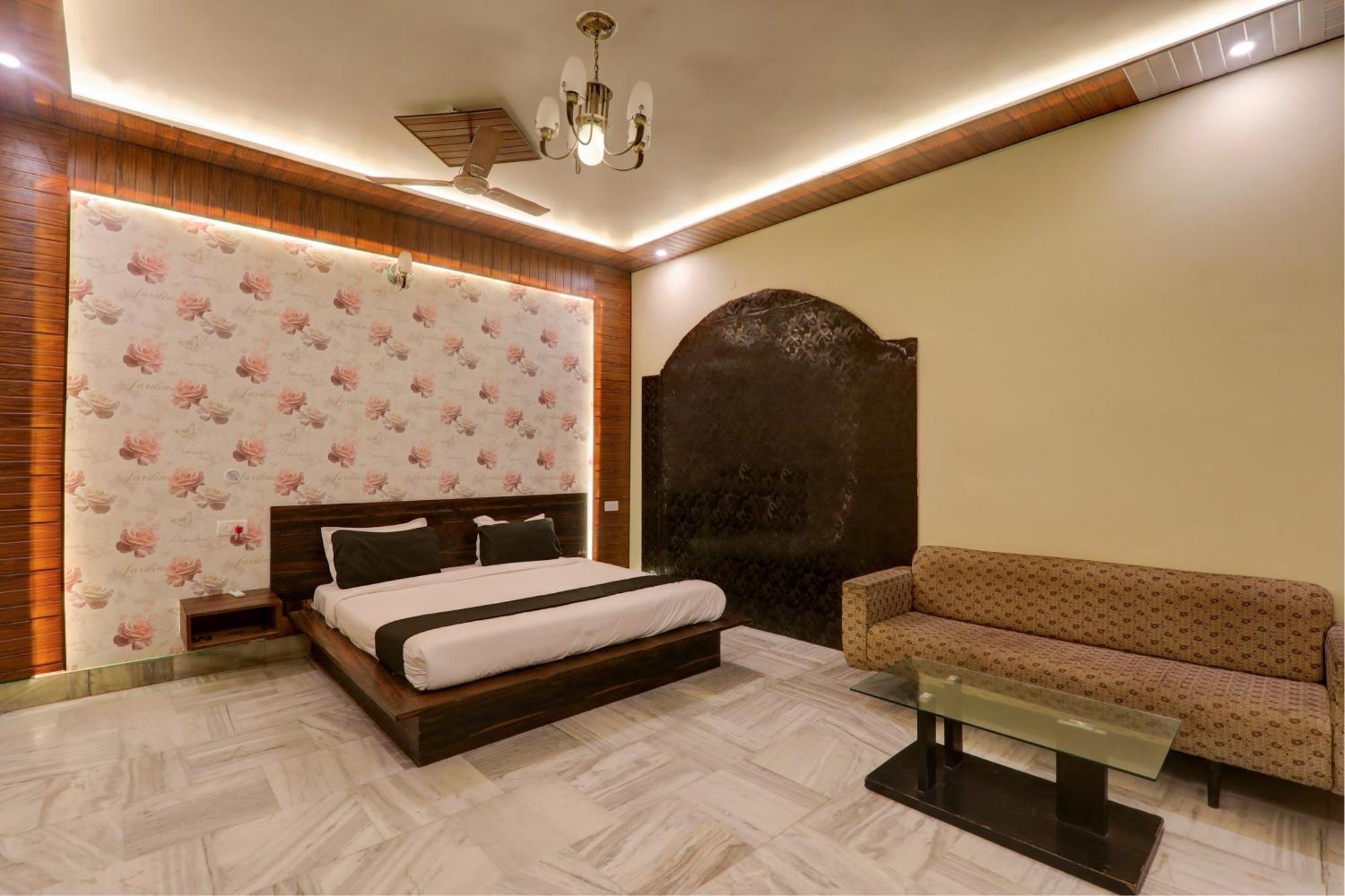Hotel O Flagship Adbhut Moment Hotel Benares Buitenkant foto