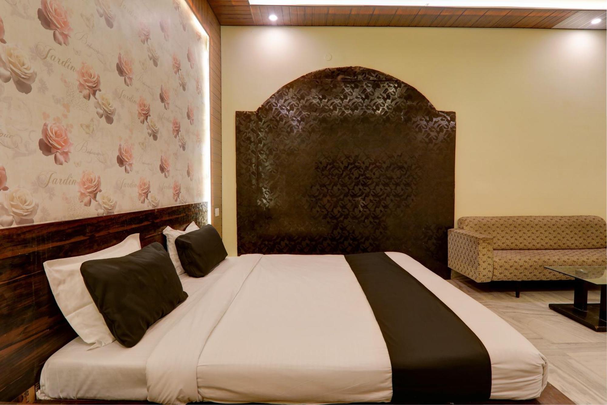 Hotel O Flagship Adbhut Moment Hotel Benares Buitenkant foto