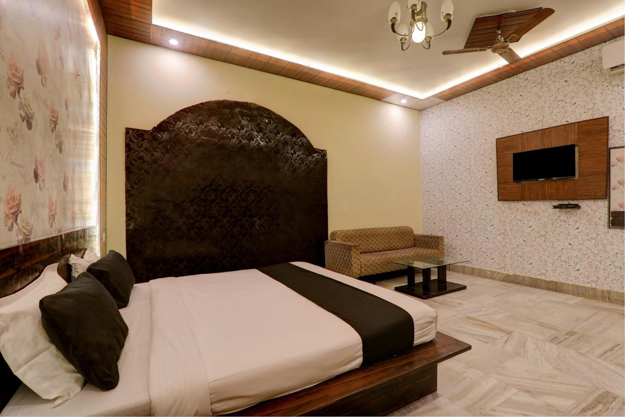 Hotel O Flagship Adbhut Moment Hotel Benares Buitenkant foto